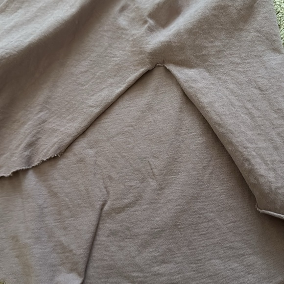 Pebby Forevee Side Slit Tee - Picture 4 of 4